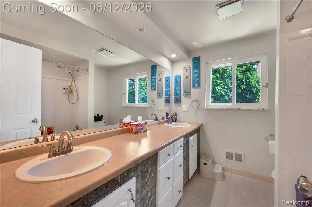 16625 Monticello Drive Clinton Charter Township MI 48038