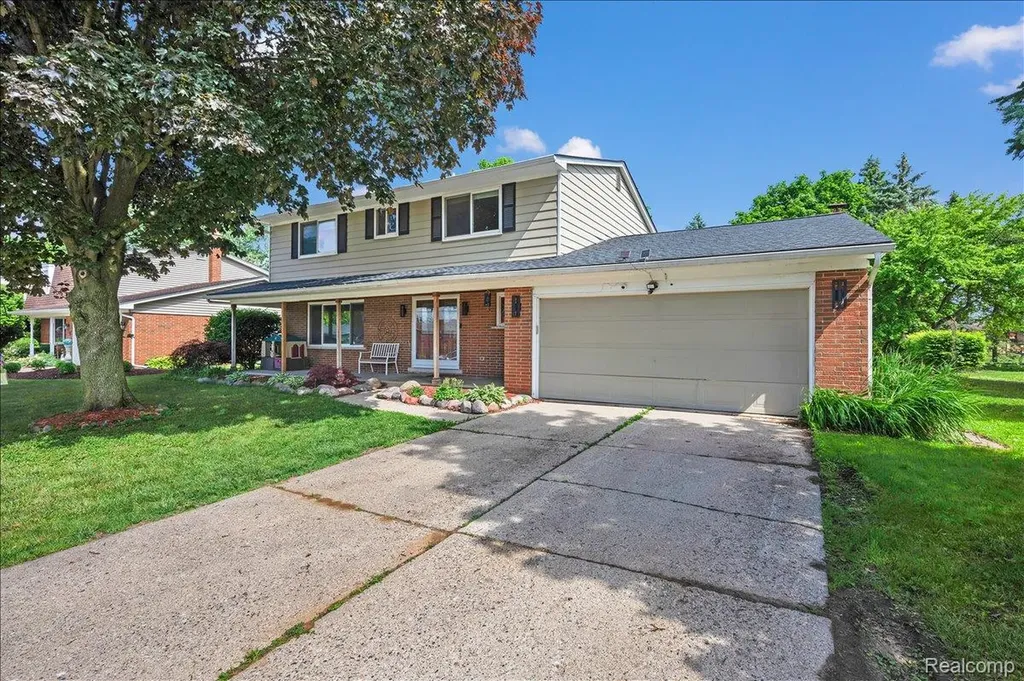 16625 Monticello Drive Clinton Charter Township MI 48038