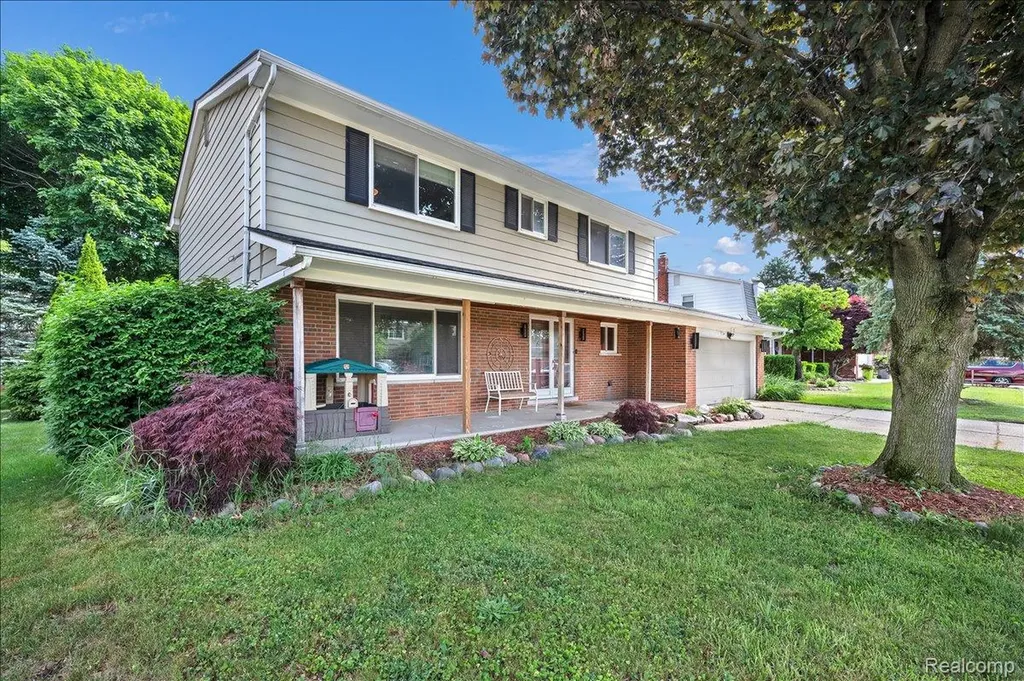 16625 Monticello Drive Clinton Charter Township MI 48038