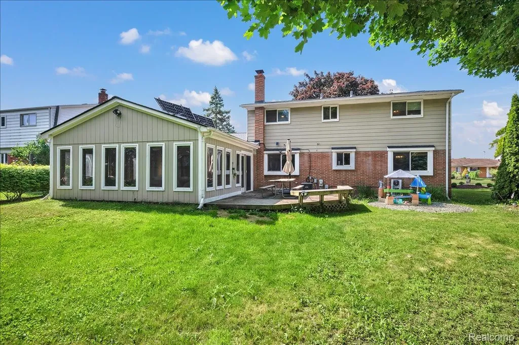 16625 Monticello Drive Clinton Charter Township MI 48038