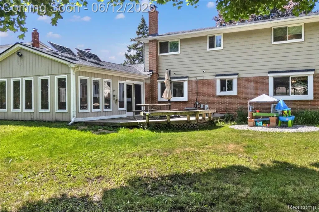 16625 Monticello Drive Clinton Charter Township MI 48038