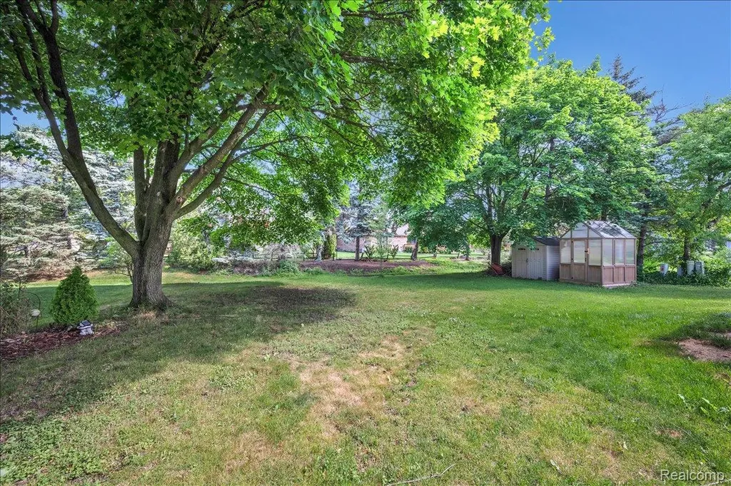 16625 Monticello Drive Clinton Charter Township MI 48038