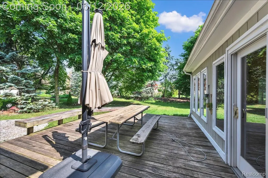 16625 Monticello Drive Clinton Charter Township MI 48038