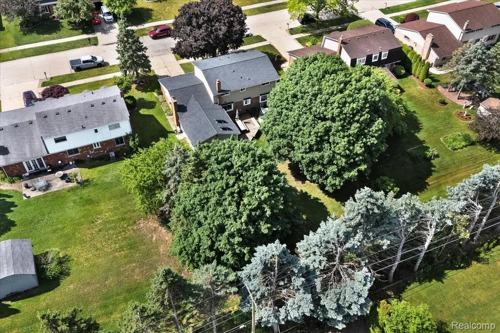16625 Monticello Drive Clinton Charter Township MI 48038