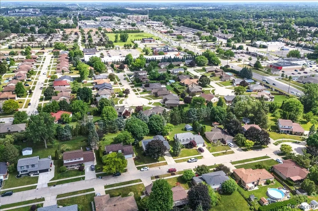 16625 Monticello Drive Clinton Charter Township MI 48038