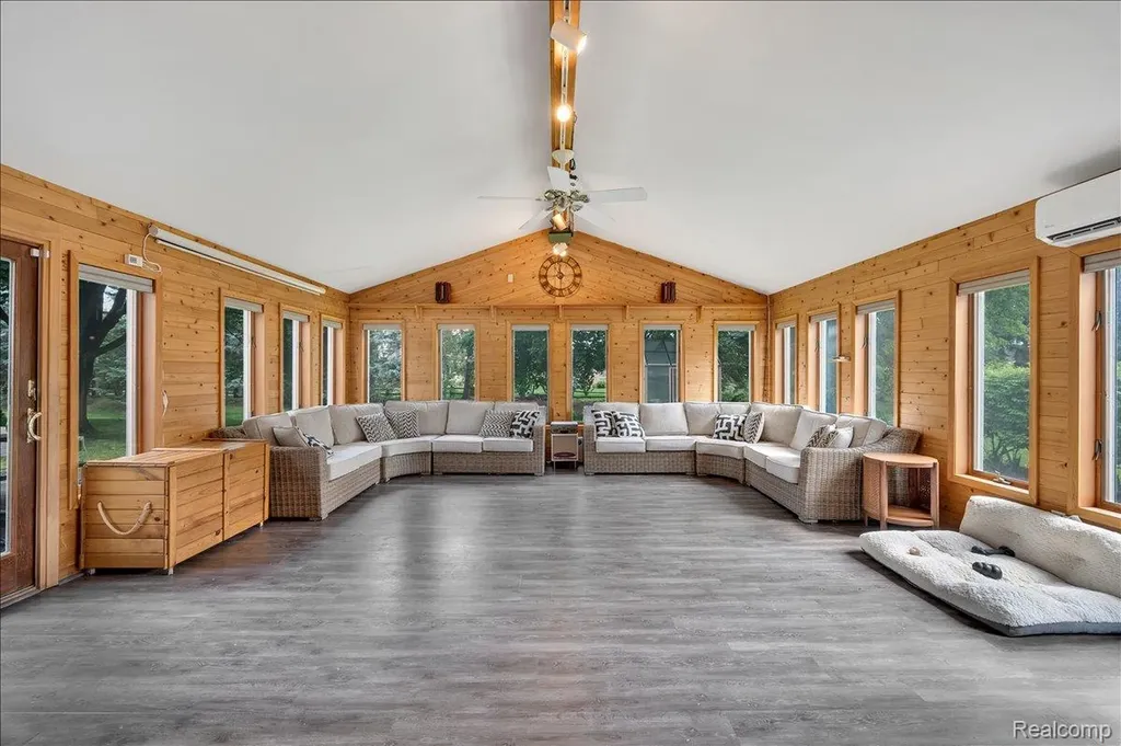 16625 Monticello Drive Clinton Charter Township MI 48038