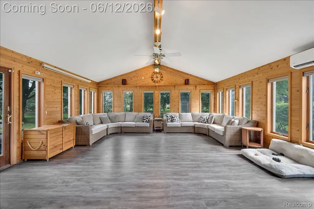 16625 Monticello Drive Clinton Charter Township MI 48038