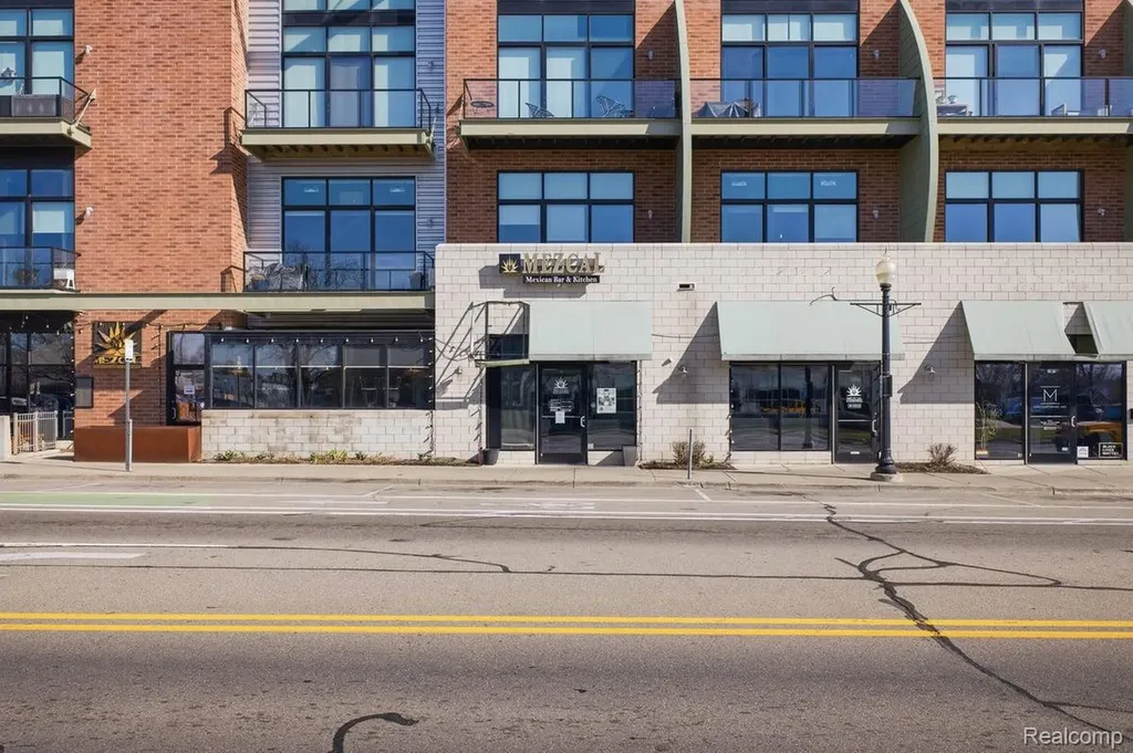 211 E E 9 Mile Road Ferndale City MI 48220