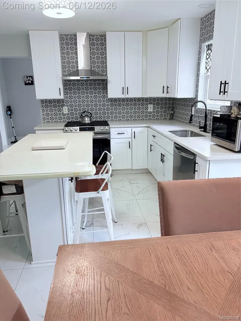 38798 Covington Drive Wayne City MI 48184