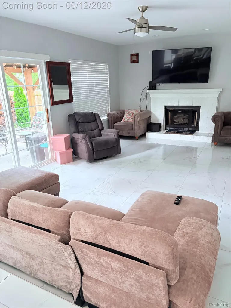 38798 Covington Drive Wayne City MI 48184