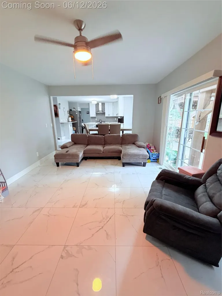 38798 Covington Drive Wayne City MI 48184