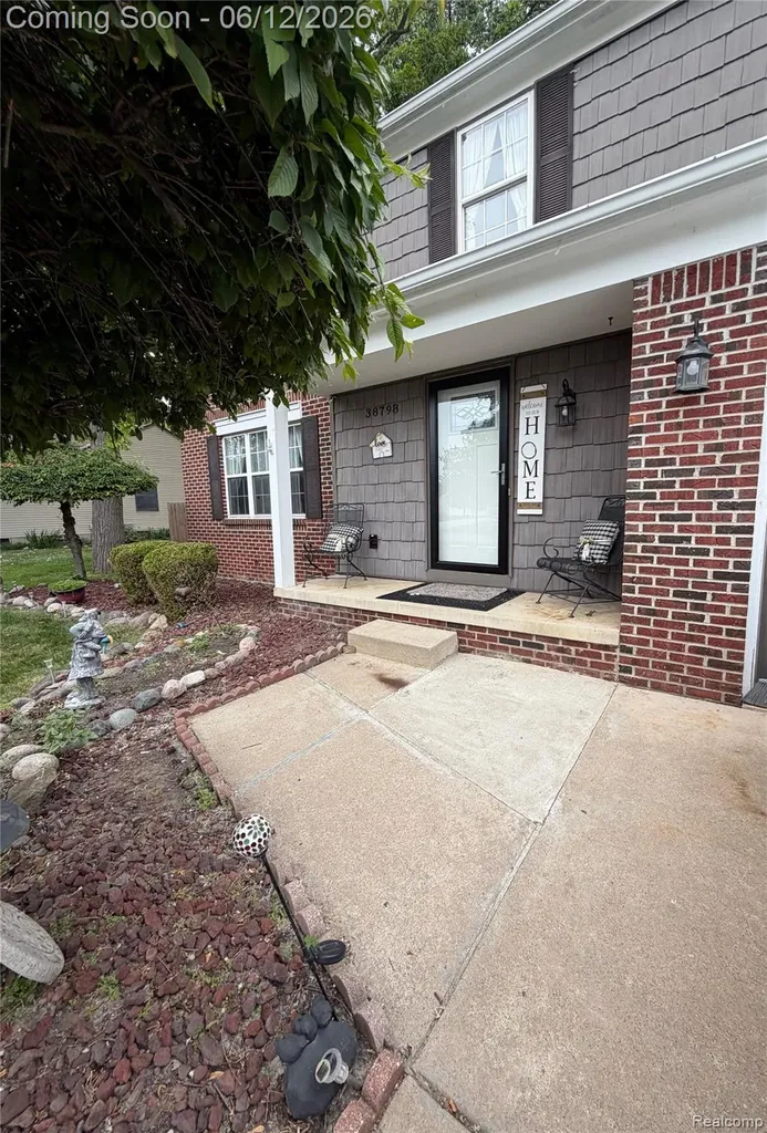 38798 Covington Drive Wayne City MI 48184