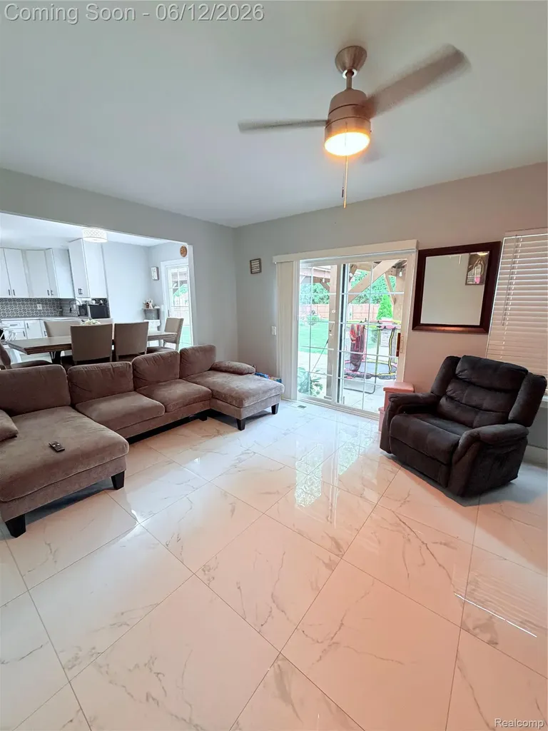 38798 Covington Drive Wayne City MI 48184