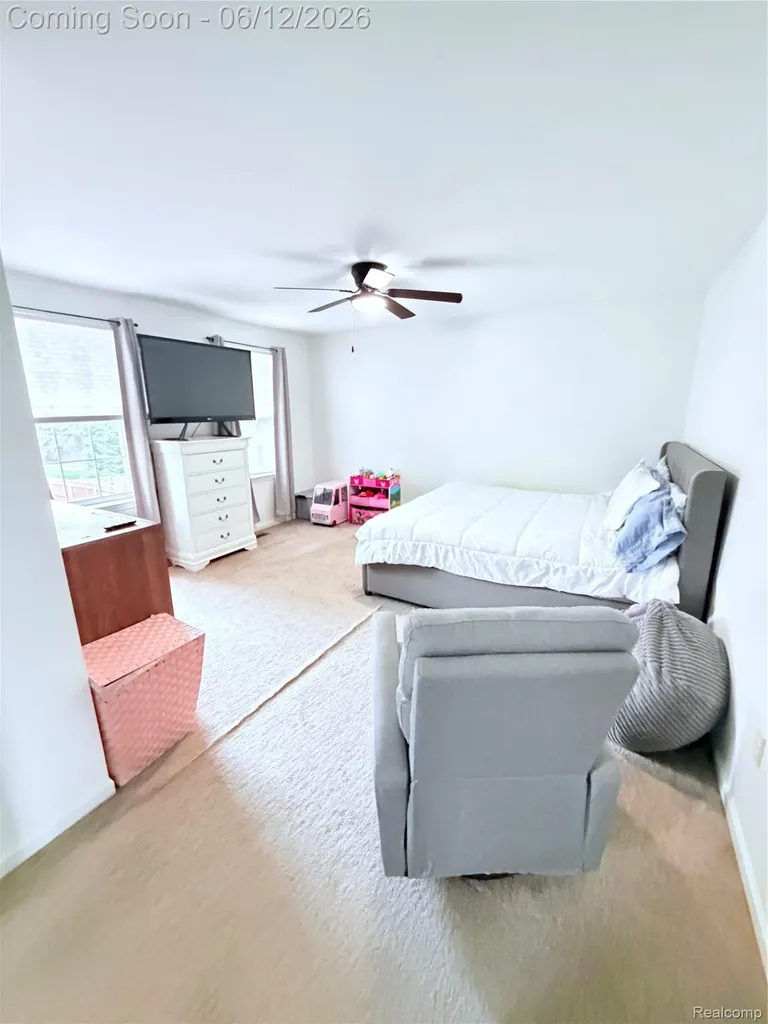 38798 Covington Drive Wayne City MI 48184
