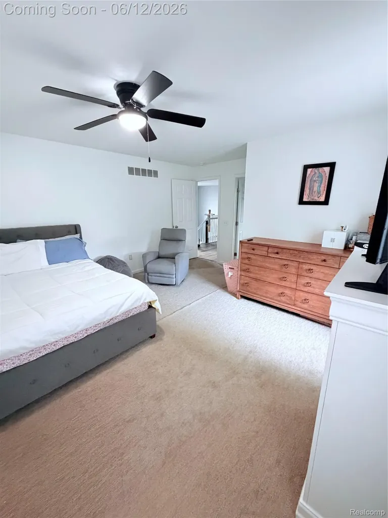 38798 Covington Drive Wayne City MI 48184