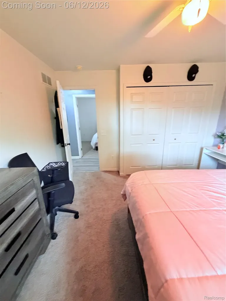 38798 Covington Drive Wayne City MI 48184