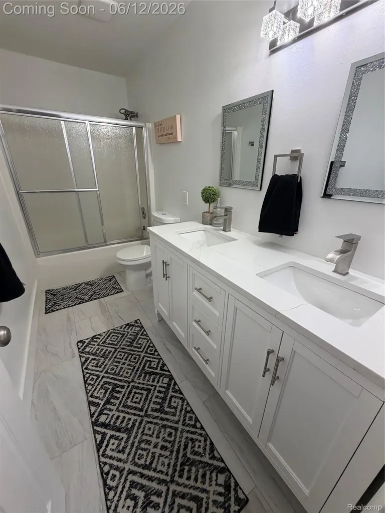 38798 Covington Drive Wayne City MI 48184