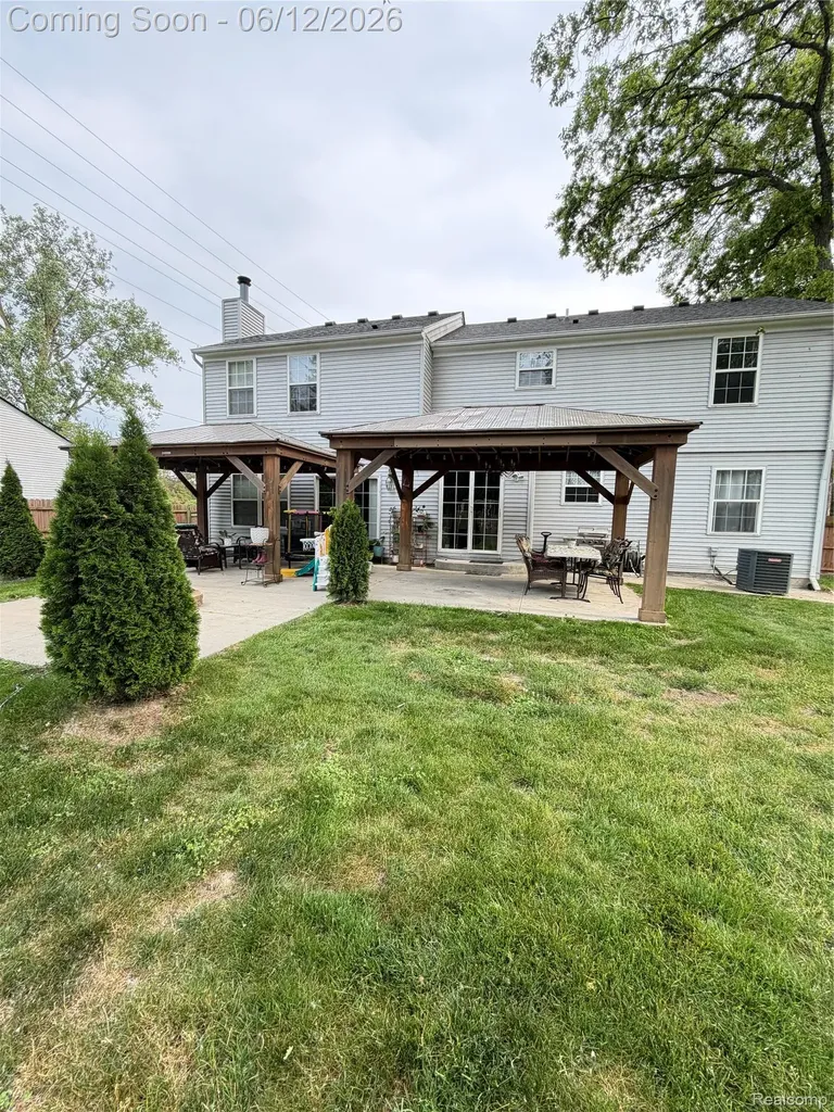 38798 Covington Drive Wayne City MI 48184