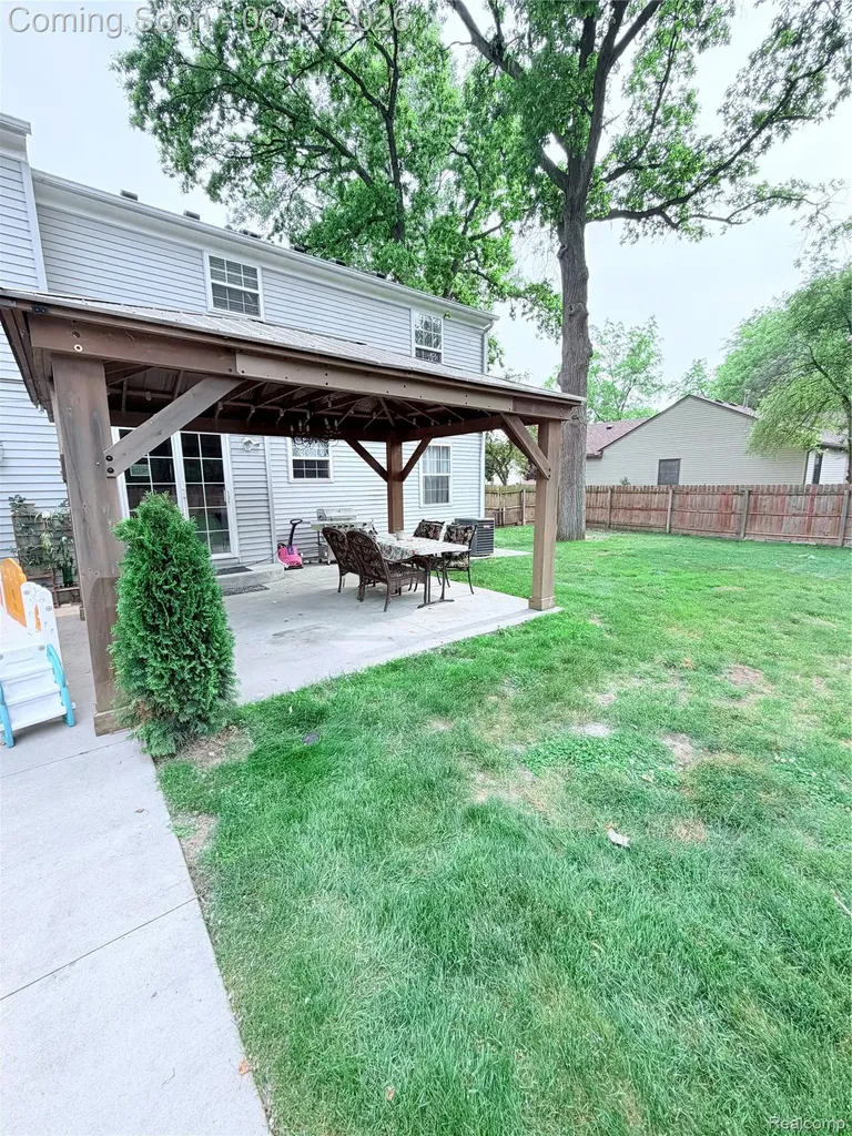 38798 Covington Drive Wayne City MI 48184