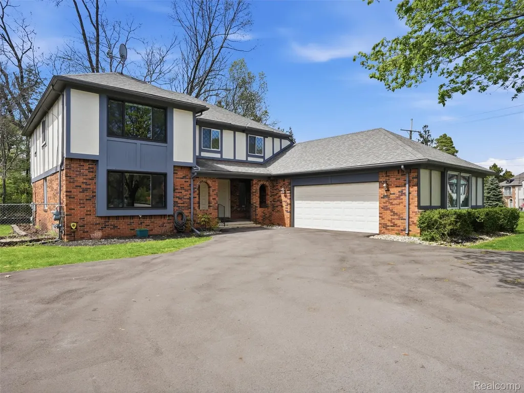 5800 Naneva Court West Bloomfield Charter Township MI 48322
