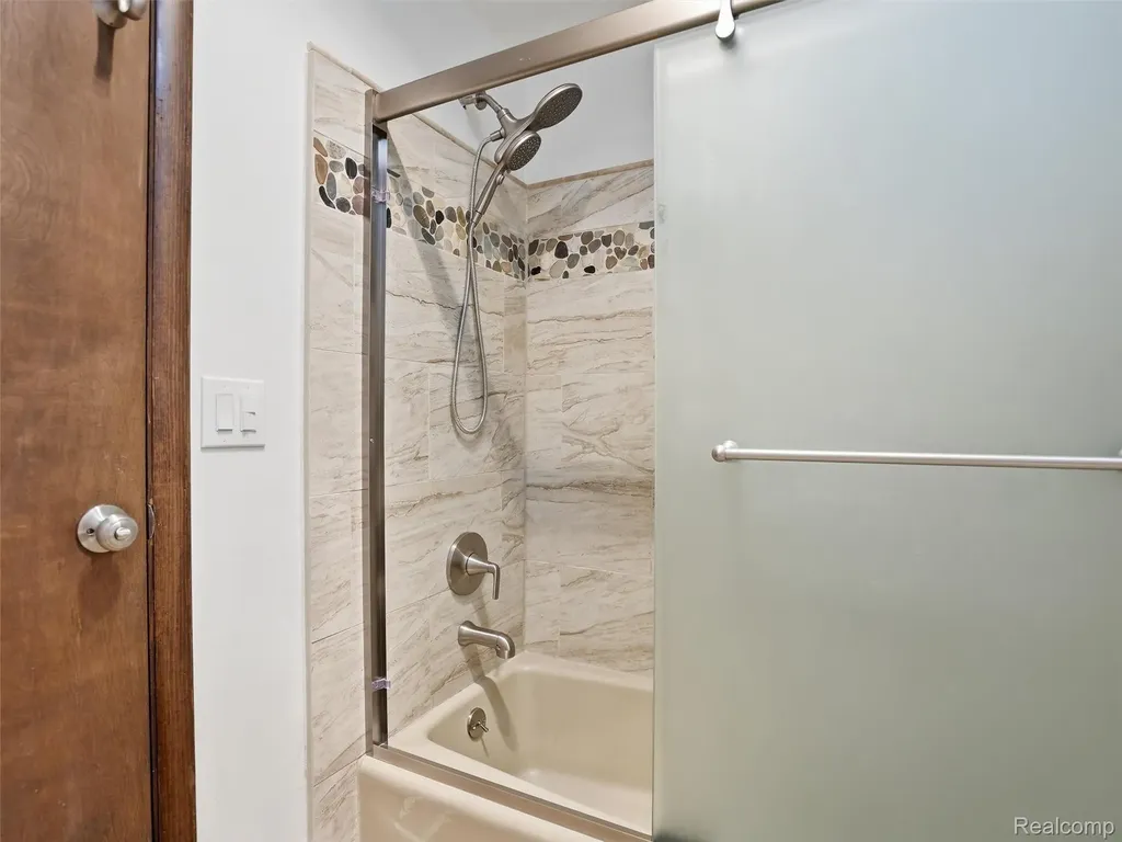 5800 Naneva Court West Bloomfield Charter Township MI 48322