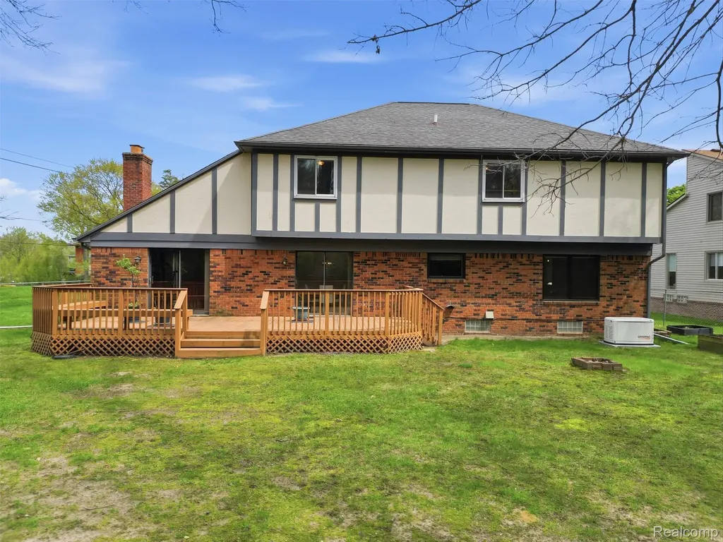 5800 Naneva Court West Bloomfield Charter Township MI 48322