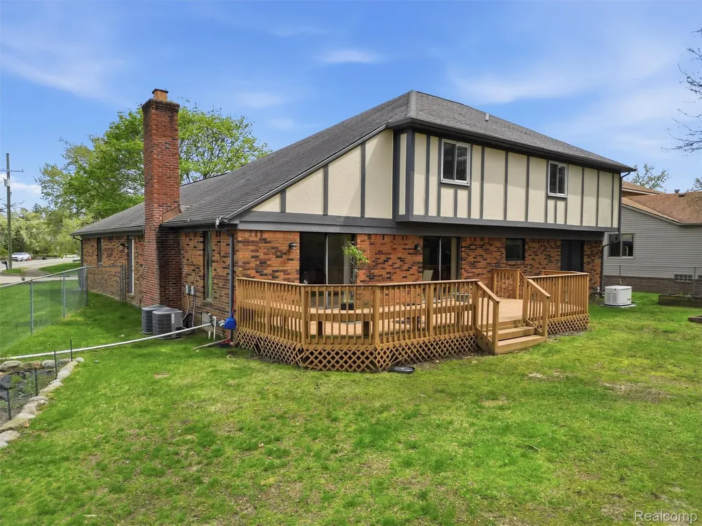 5800 Naneva Court West Bloomfield Charter Township MI 48322