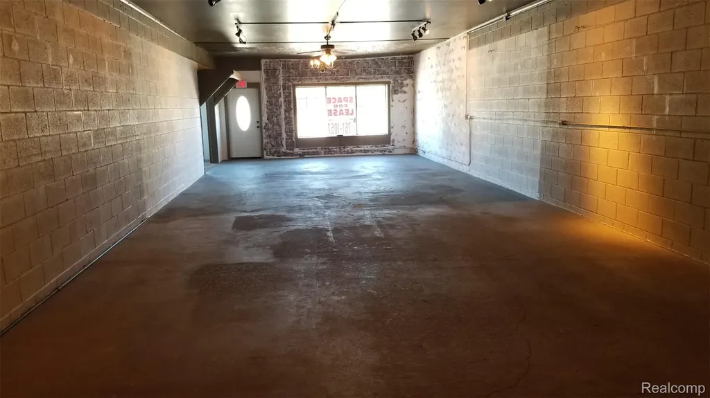 7627 Highland Road Waterford Charter Township MI 48327
