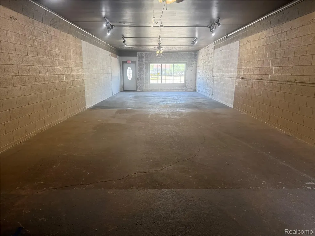 7627-7633 Highland Road Waterford Charter Township MI 48327