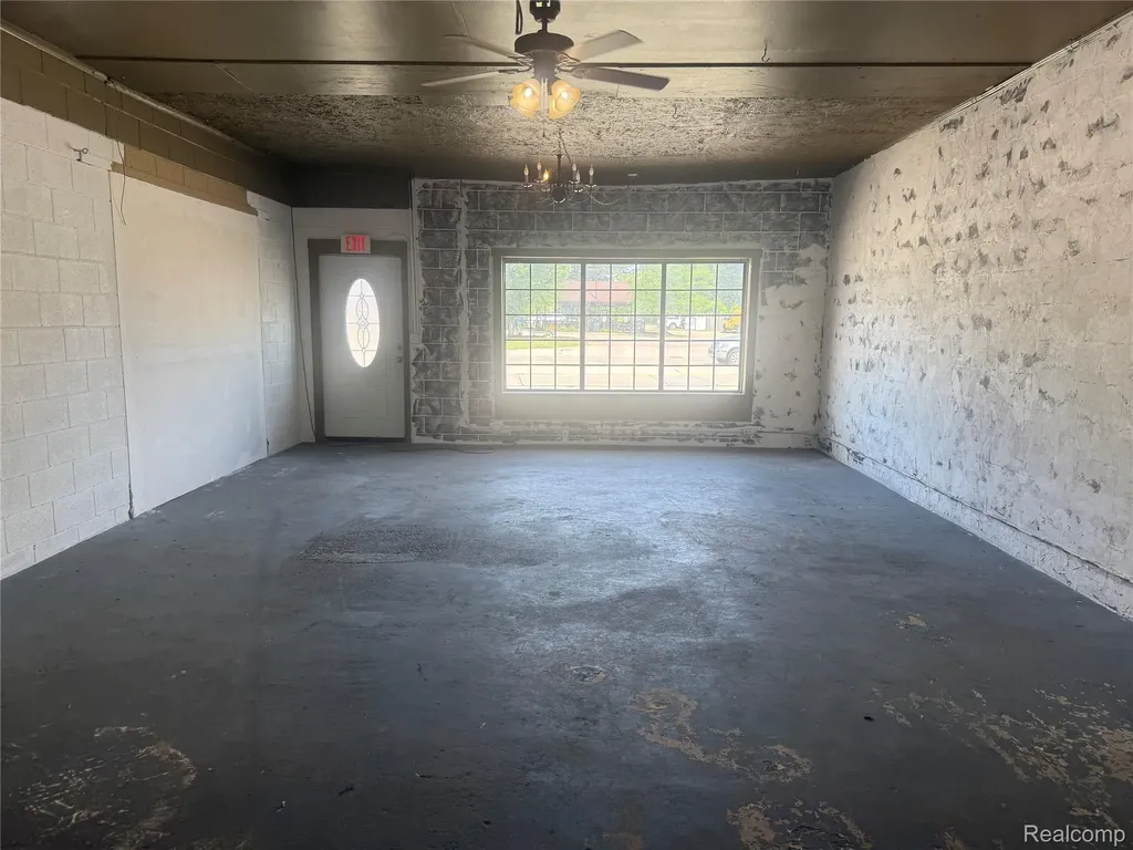 7627-7633 Highland Road Waterford Charter Township MI 48327