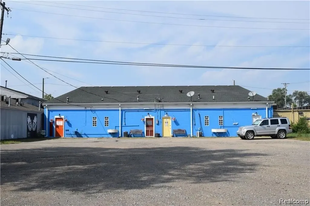7627 Highland Road Waterford Charter Township MI 48327