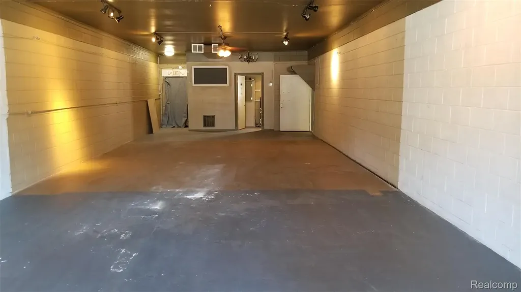 7627 Highland Road Waterford Charter Township MI 48327