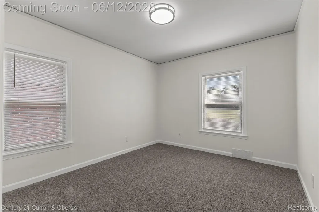 6719 Parkland Street Dearborn Heights City MI 48127