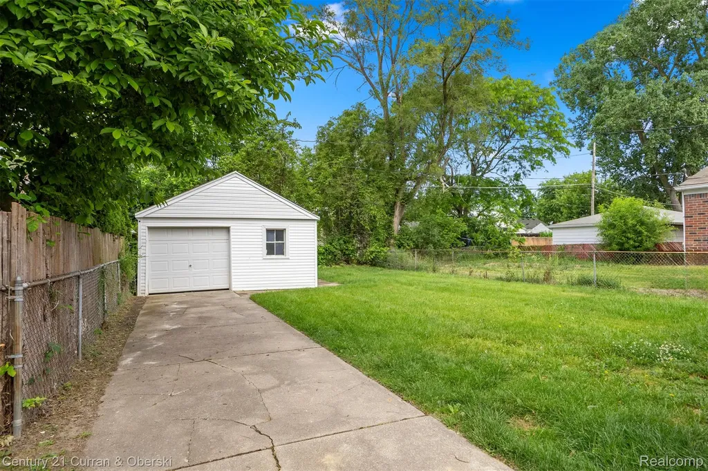 6719 Parkland Street Dearborn Heights City MI 48127