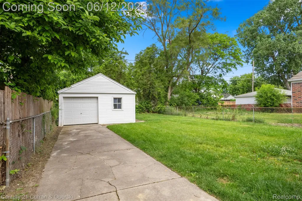 6719 Parkland Street Dearborn Heights City MI 48127