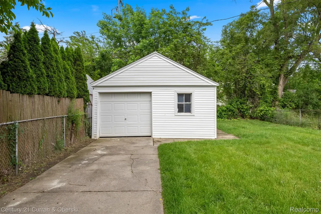 6719 Parkland Street Dearborn Heights City MI 48127