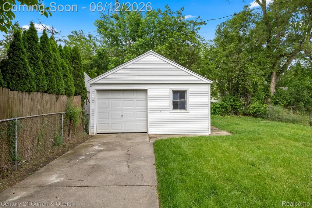6719 Parkland Street Dearborn Heights City MI 48127