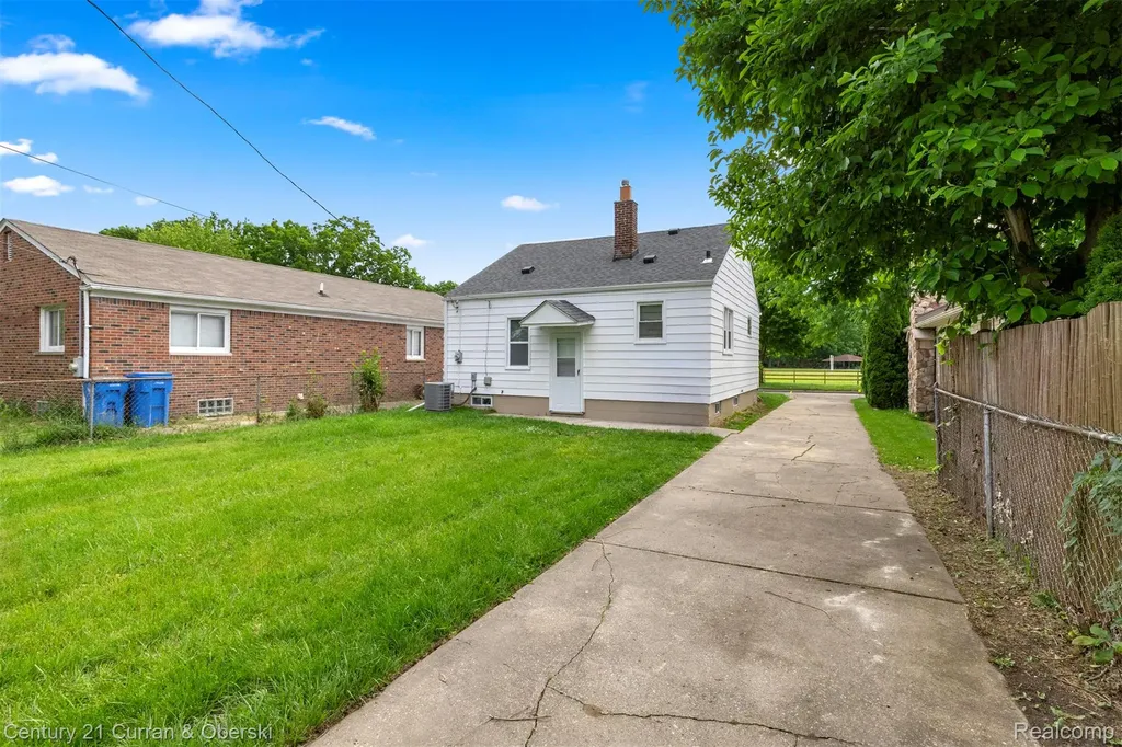 6719 Parkland Street Dearborn Heights City MI 48127
