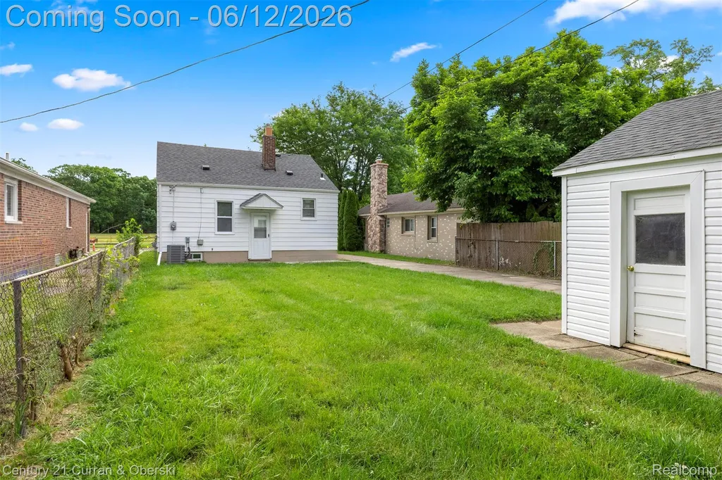 6719 Parkland Street Dearborn Heights City MI 48127