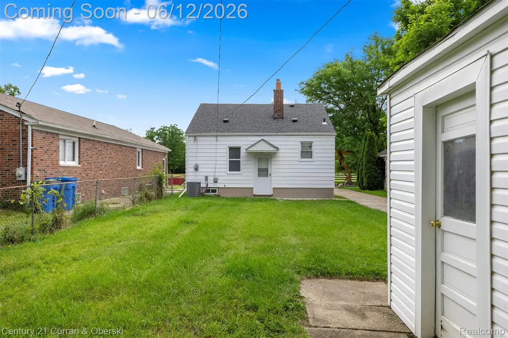 6719 Parkland Street Dearborn Heights City MI 48127