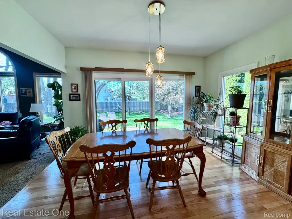 1668 S Shore Drive Rochester Hills City MI 48307