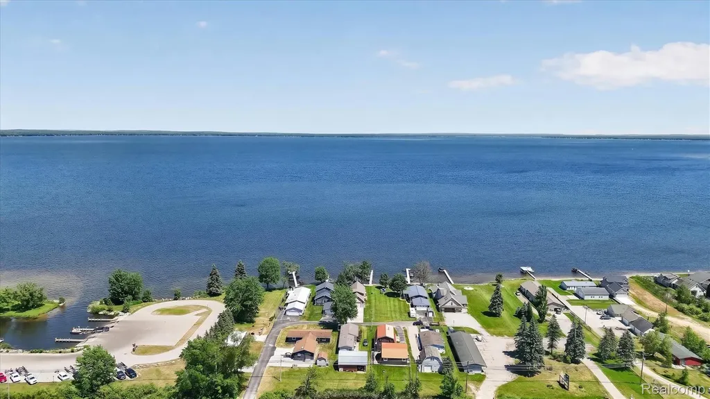 9220 Junebug Lane Lake Township MI 48629