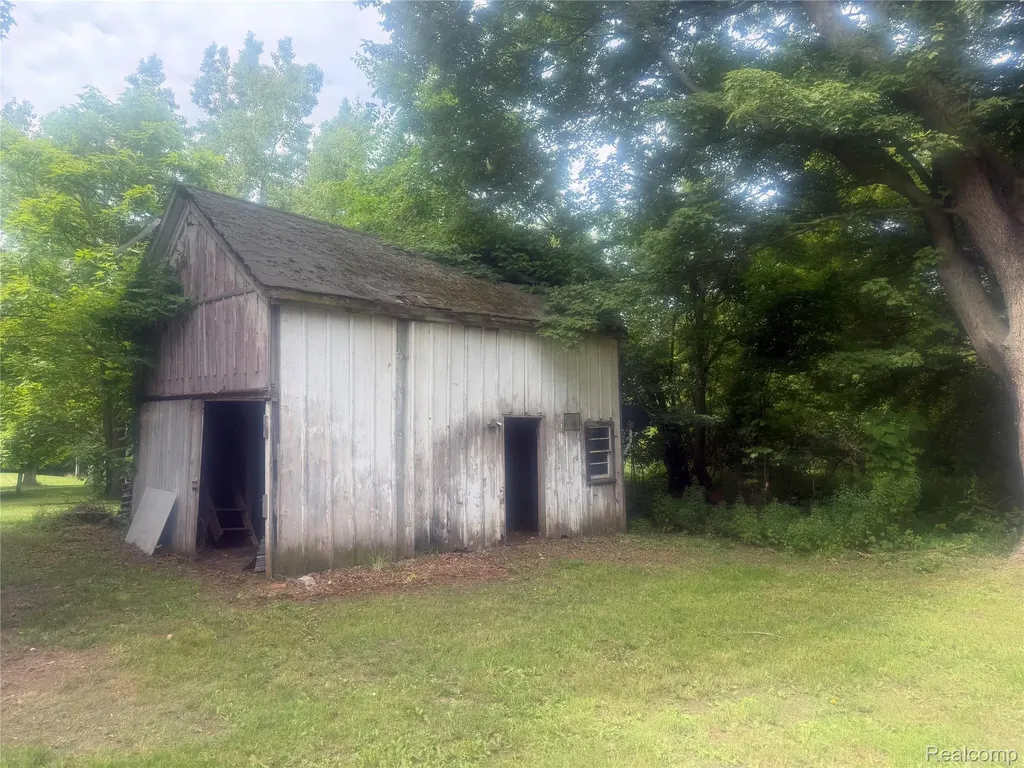 8566 Fostoria Road Watertown Township MI 48435