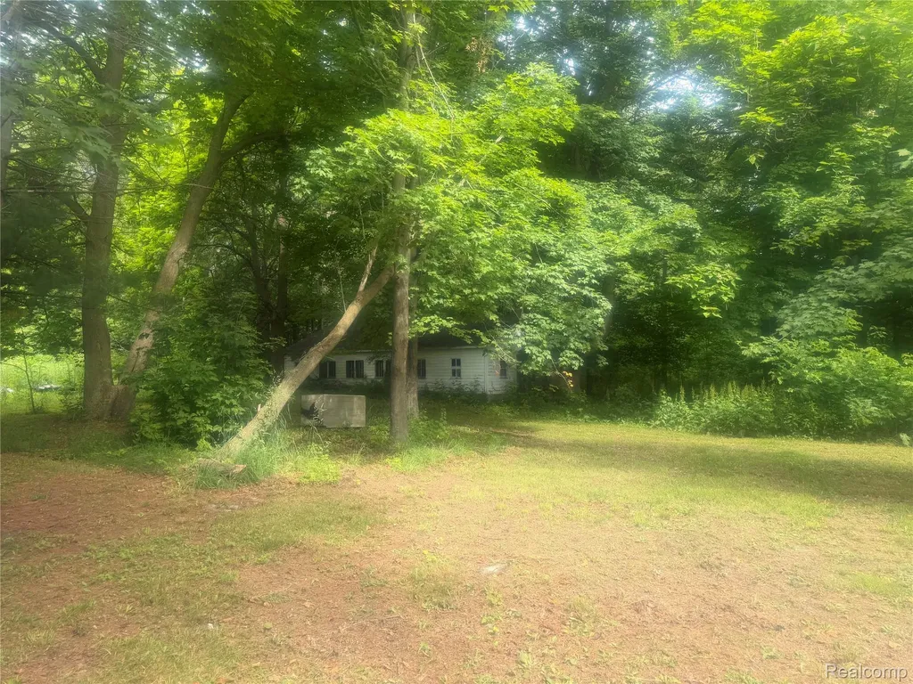 8566 Fostoria Road Watertown Township MI 48435