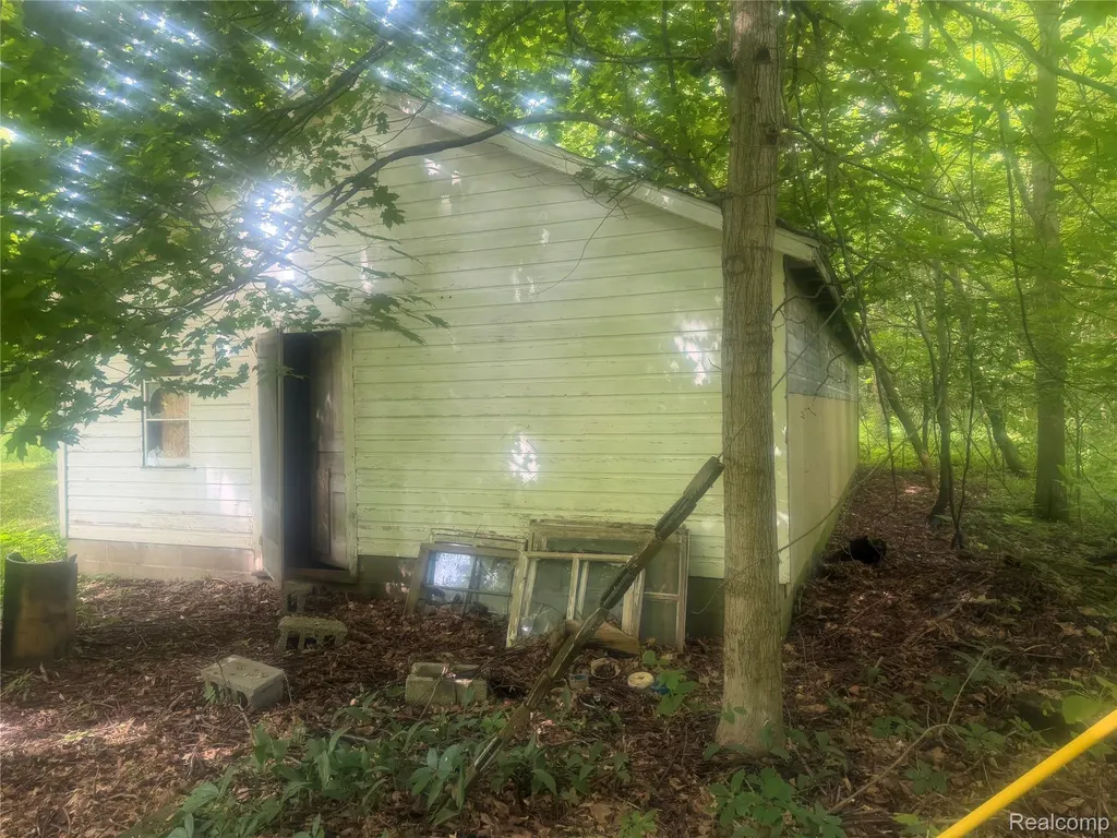 8566 Fostoria Road Watertown Township MI 48435