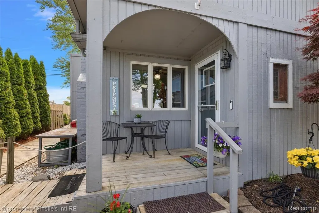 29682 Old North River Road Harrison Charter Township MI 48045