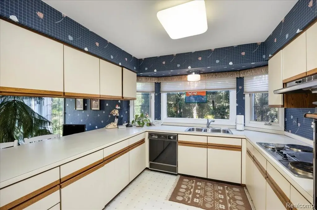 39256 Heatherbrook Drive Farmington Hills City MI 48331