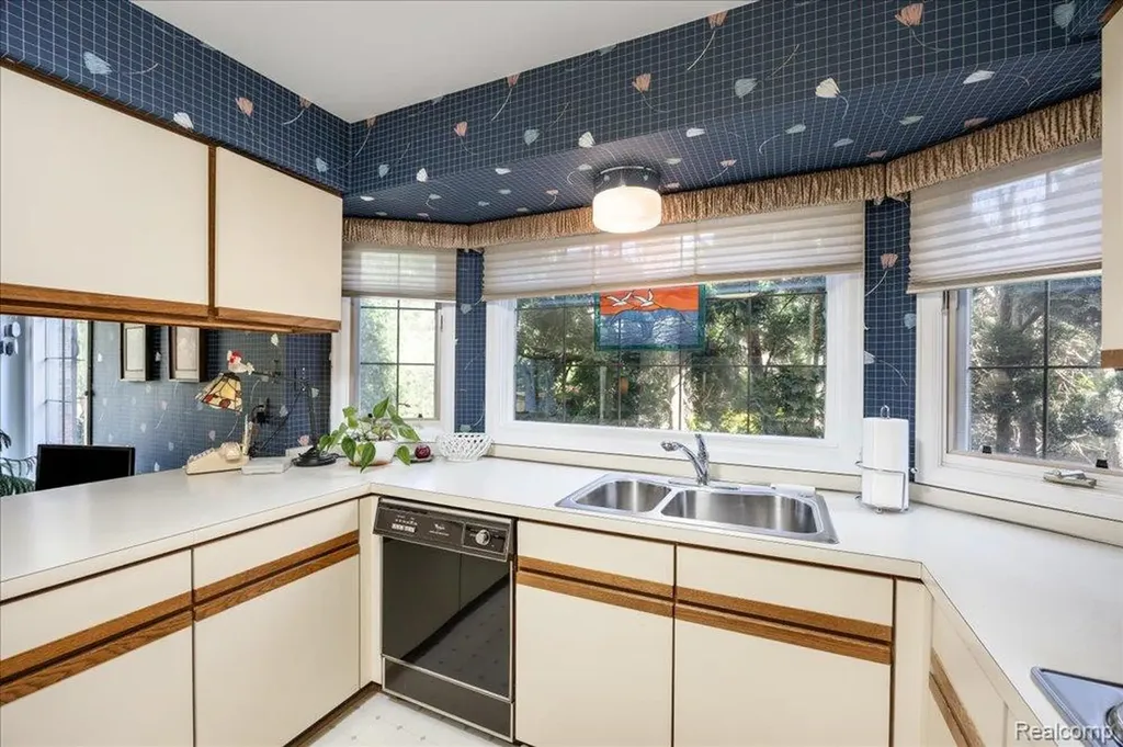 39256 Heatherbrook Drive Farmington Hills City MI 48331