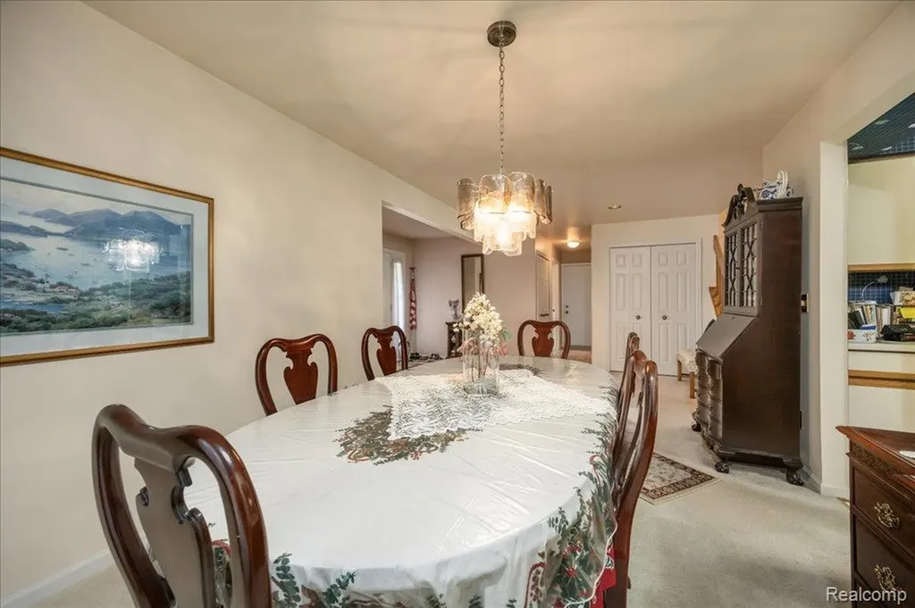 39256 Heatherbrook Drive Farmington Hills City MI 48331