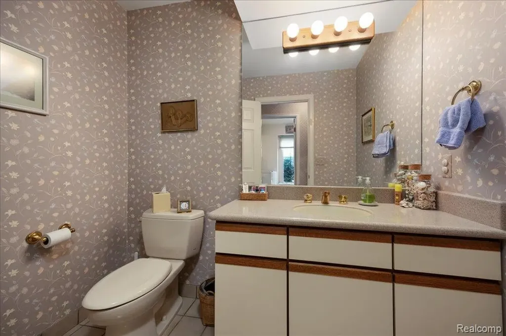 39256 Heatherbrook Drive Farmington Hills City MI 48331